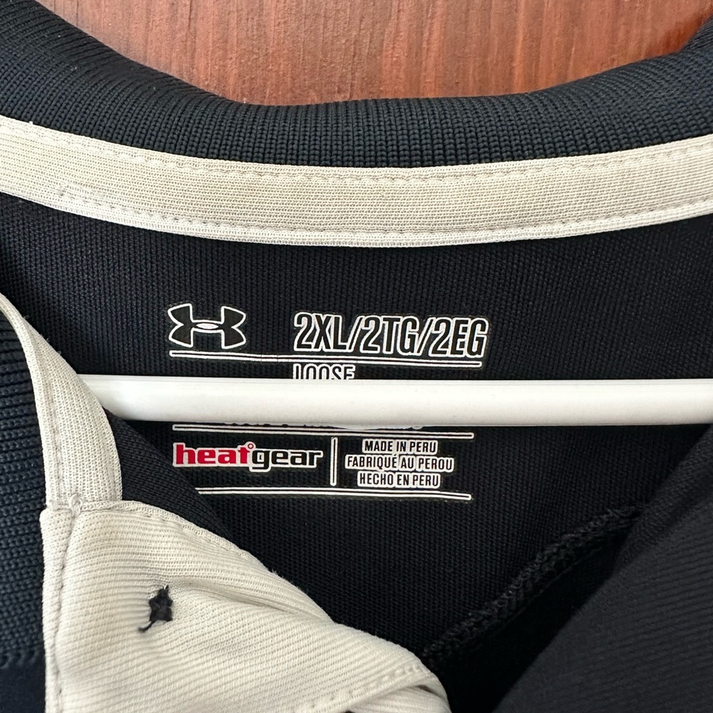 Black and white under armour polo - Picture 3 of 3